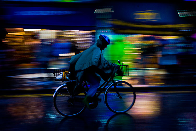 Rain Cyclist Camden 5PM : Camden Lock : London