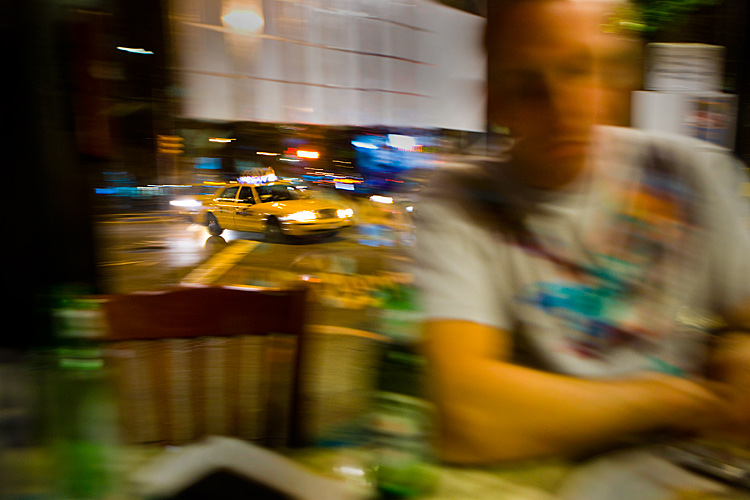 Matt, a quick beer, a yellow cab and the dream of NYC : 23rd & 9th : New York