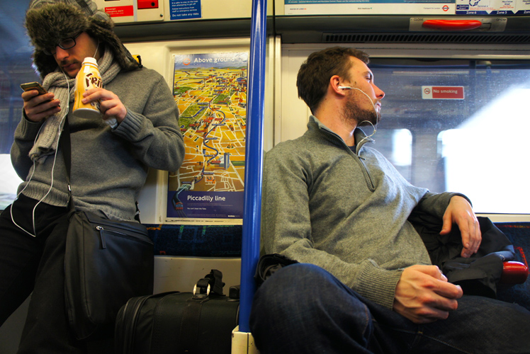 Earbud Boyz : Piccadilly Line to Heathrow : London