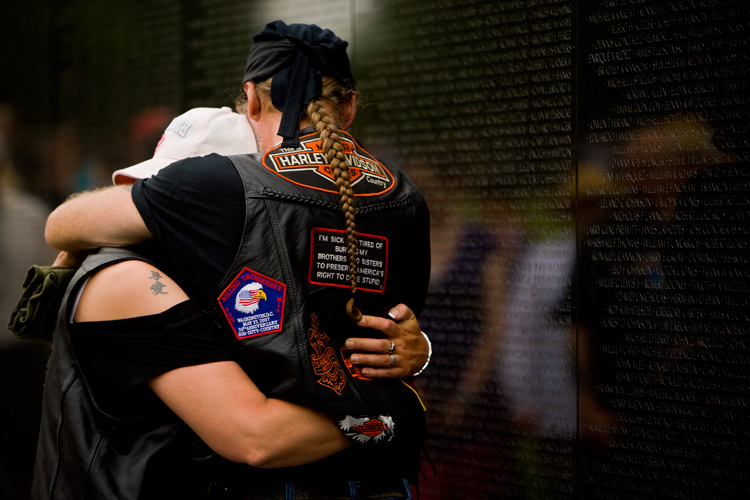 Sorrow and Remembrance at the Wall : Vietnam War Memorial : DC
