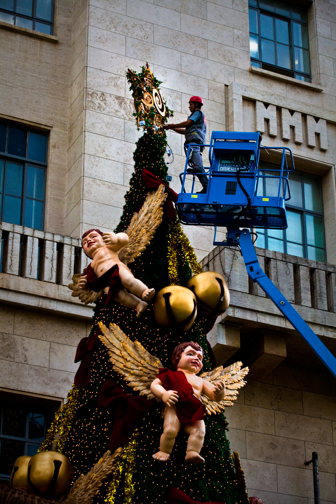 Final Touches for Christmas : Sao Paulo Christmas Tree