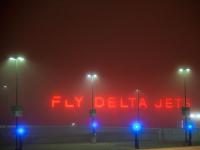 Fly Delta Jets : Fog at HJ Airport : Atlanta