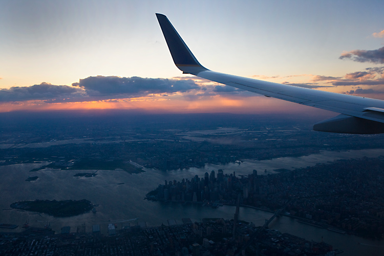 Flying over Manhattan : Continental Flight 632 : NYC