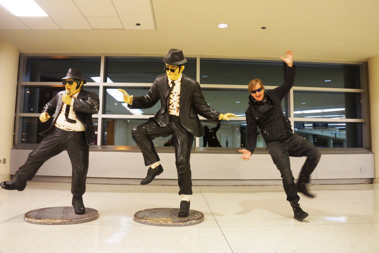 Getting the Band Back Together : Jez Coulson Dancin with The Blues Brothers : Chicago