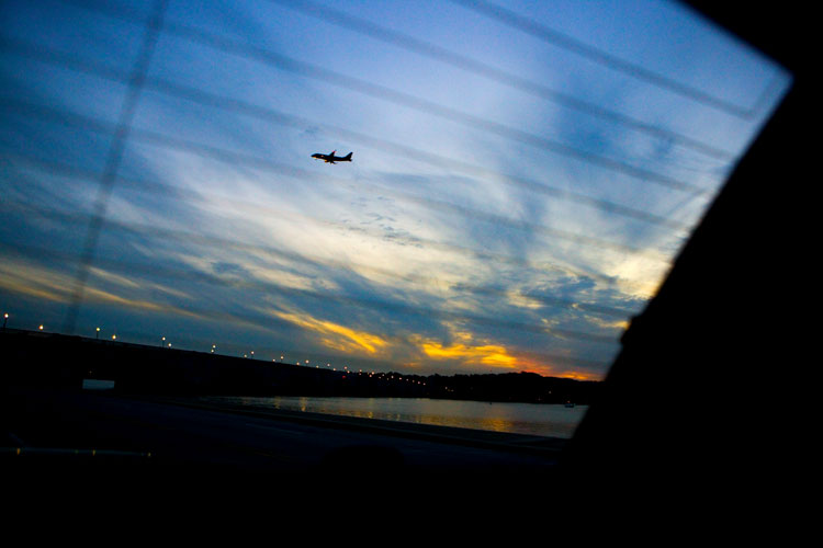 Plane Taxi River : The Potomac : DC